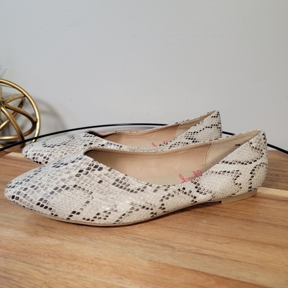 Jellypop Donnica Snakeskin Print Pointed Toe Ballet Flats Size 9 - Picture 4 of 17
